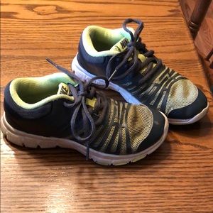 Nike boys tennis shoes